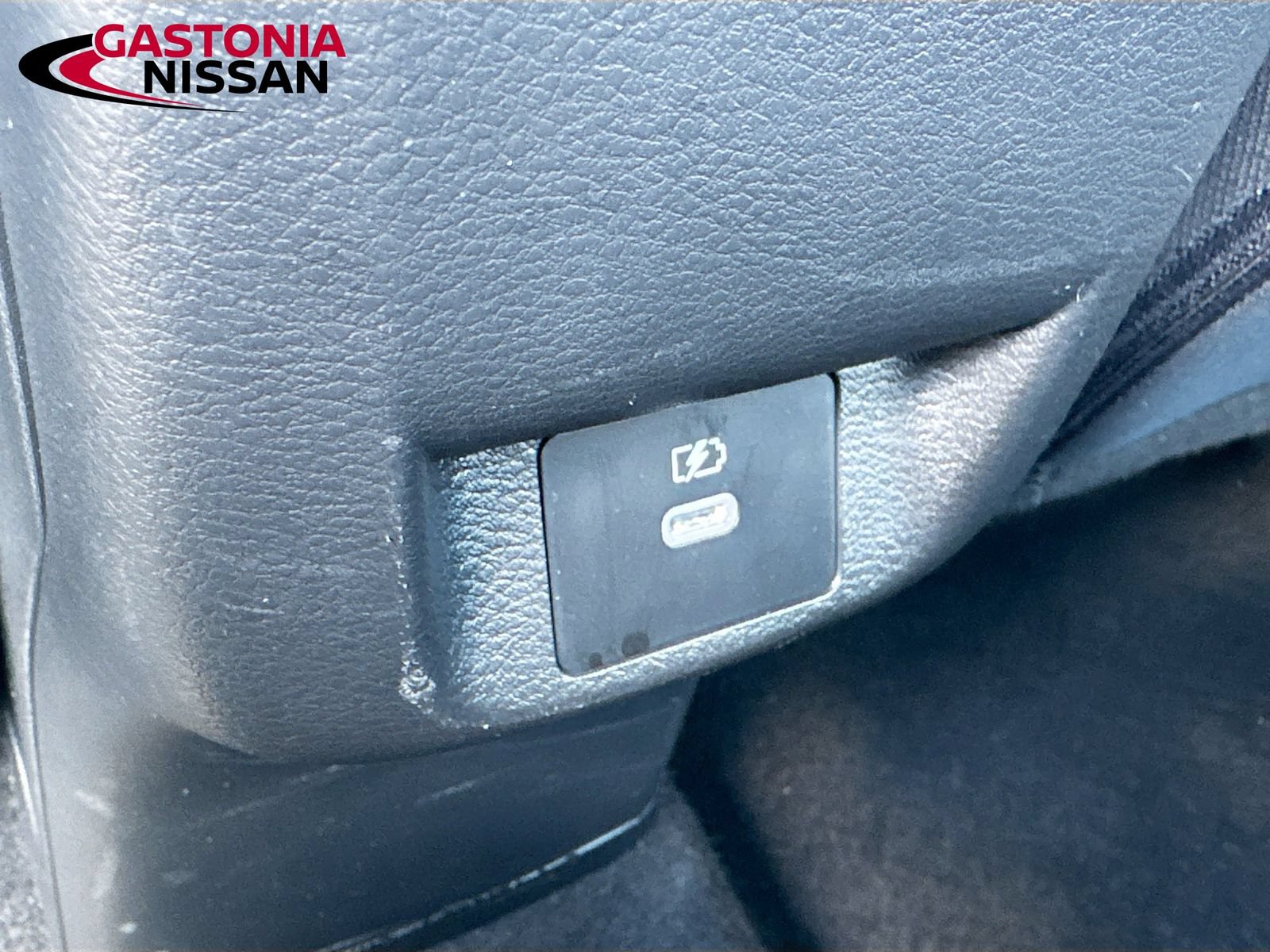 Used 2025 Nissan Versa SV FWD image 32