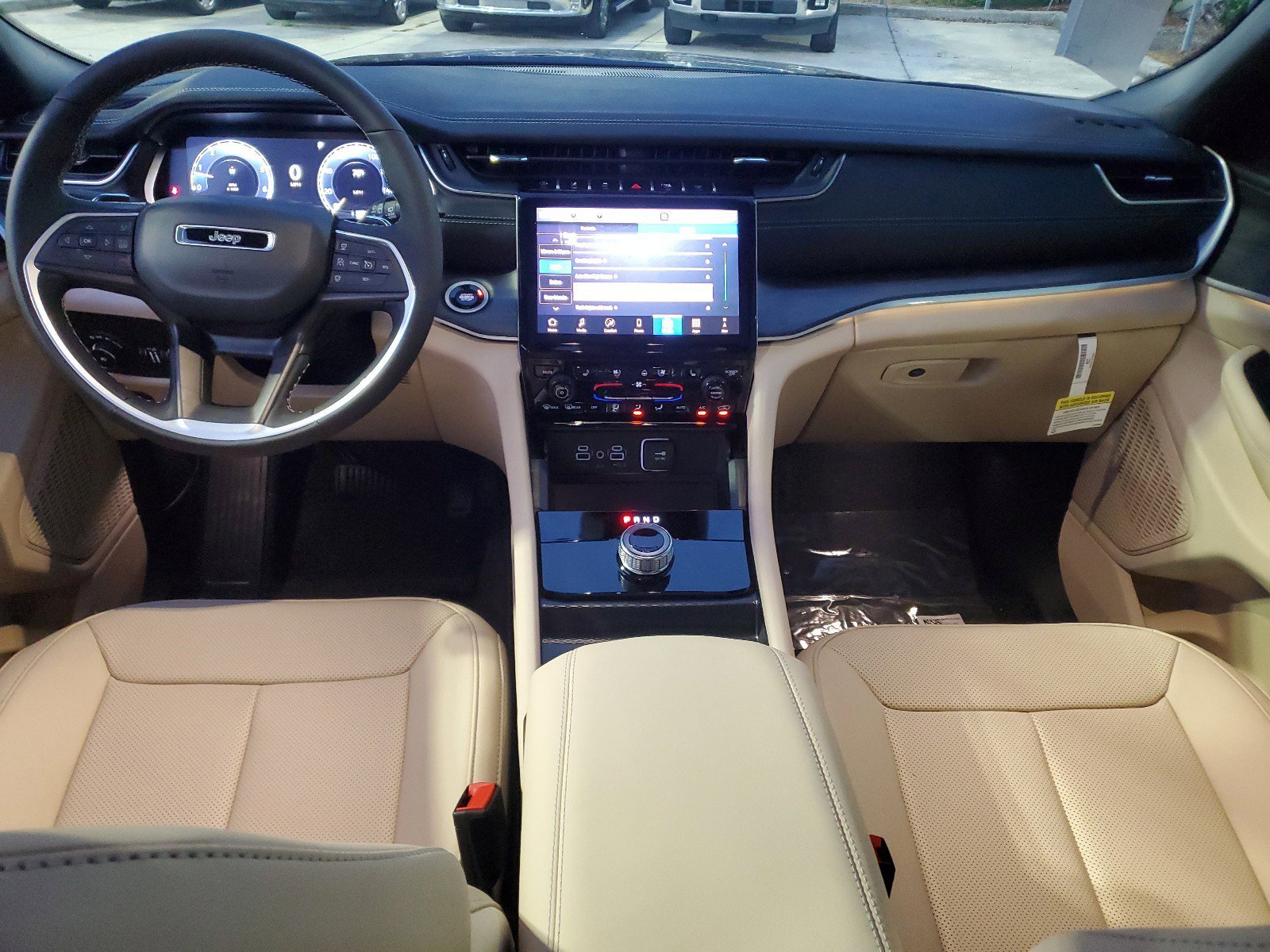 New 2025 Jeep Grand Cherokee Limited w/ Luxury Tech Group II image 12