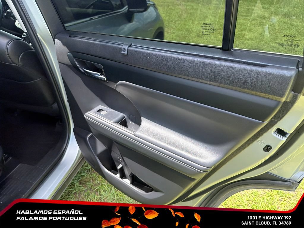 Used 2022 Toyota Highlander XLE FWD image 32