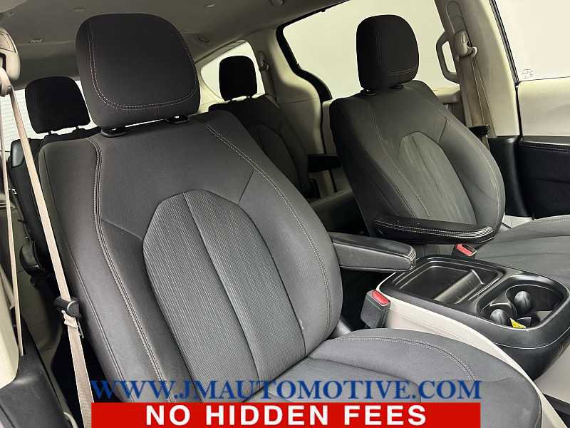 Used 2018 Chrysler Pacifica Touring Plus FWD image 23