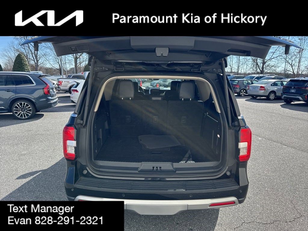 Used 2024 Ford Expedition Max XLT image 10