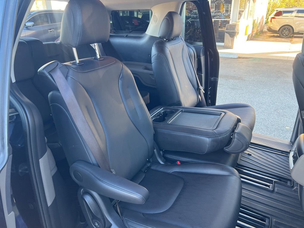 Certified 2025 Kia Carnival EX image 12