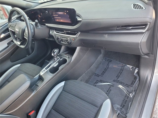 Used 2024 Buick Envista Preferred w/ Convenience I Package image 12