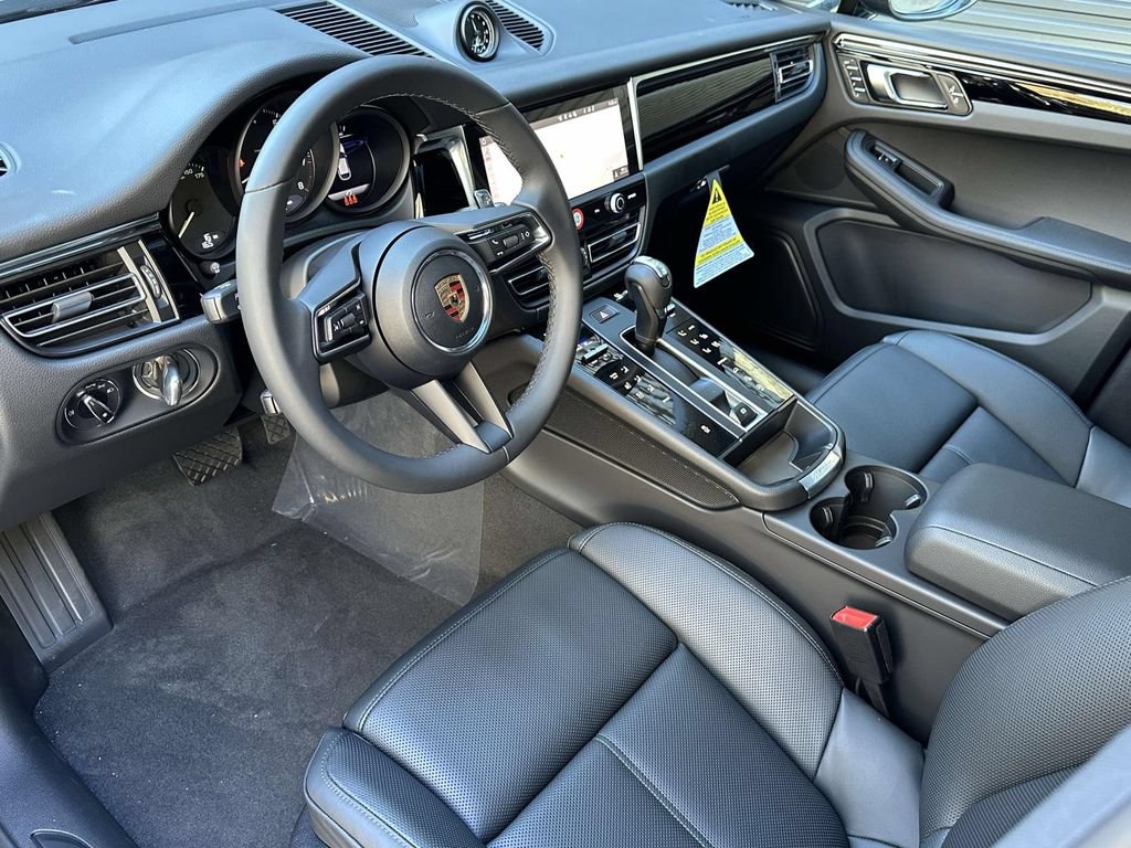 New 2026 Porsche Macan AWD/4WD image 4