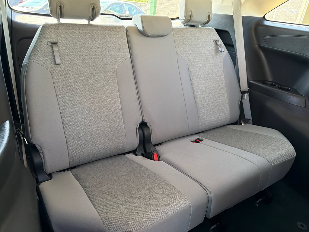 Used 2025 Toyota Sienna LE FWD image 13