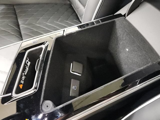 New 2026 Cadillac Lyriq V AWD/4WD image 25