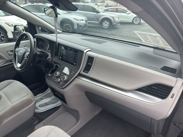 Used 2020 Toyota Sienna L FWD image 21