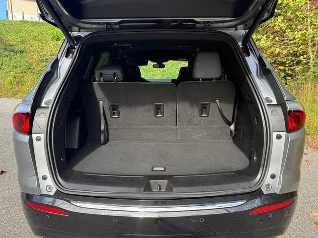 Used 2024 Buick Enclave Essence image 19