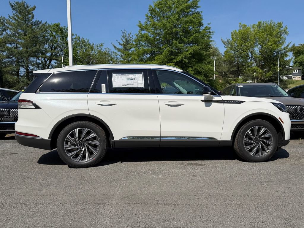 New 2026 Lincoln Aviator AWD image 2