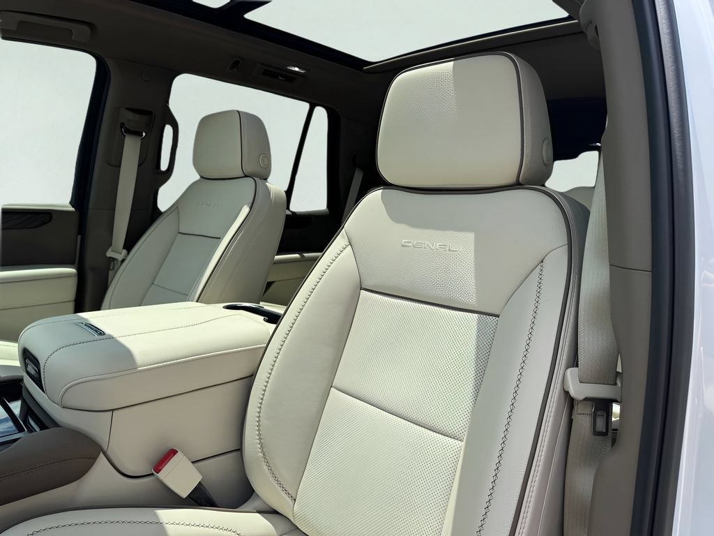 New 2026 GMC Yukon Denali w/ Sun & Power Step Package AWD/4WD image 9