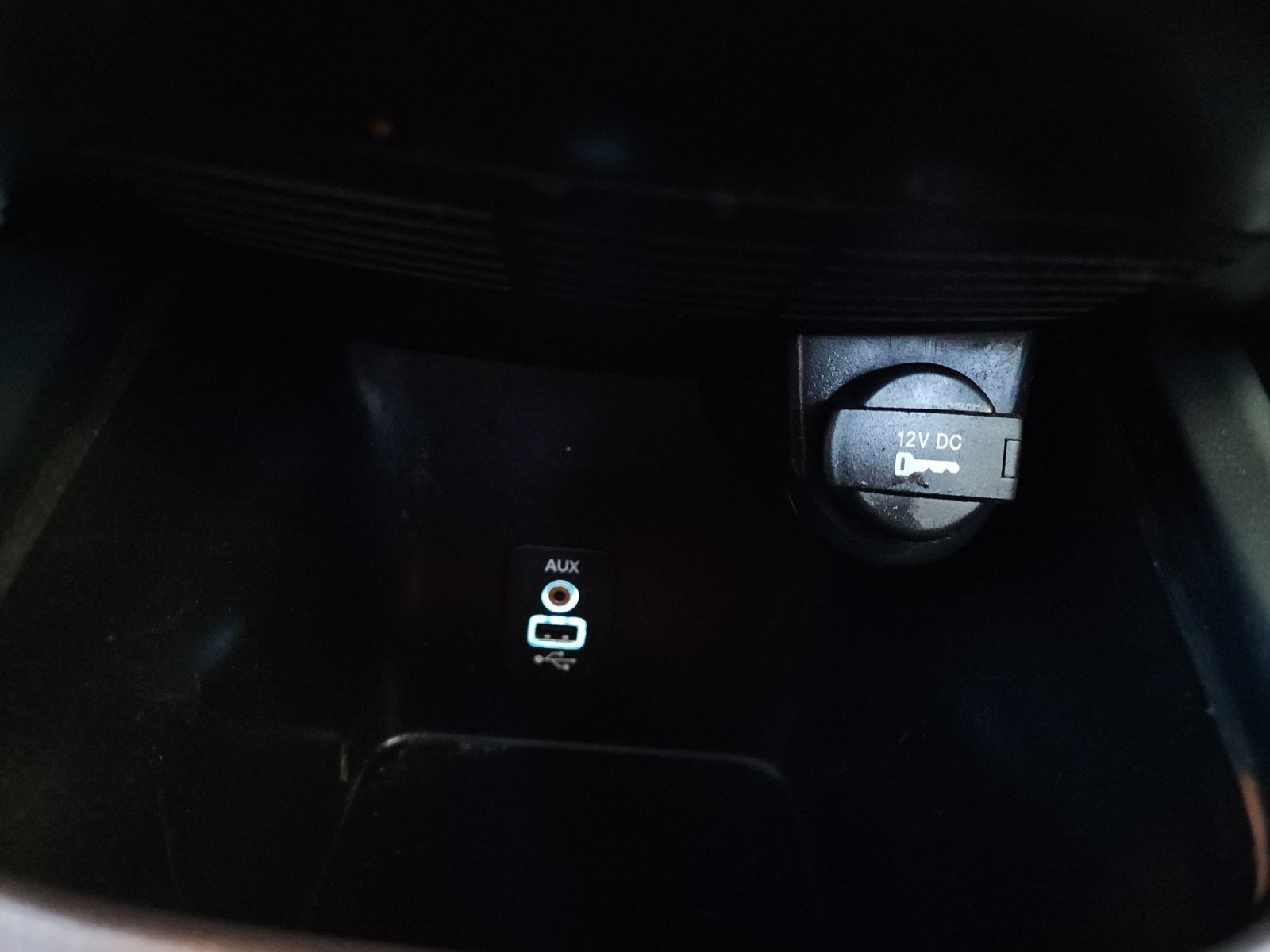 Used 2020 Dodge Journey SE w/ SE Popular Equipment Group FWD image 34