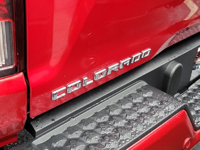 Used 2025 Chevrolet Colorado LT RWD image 6
