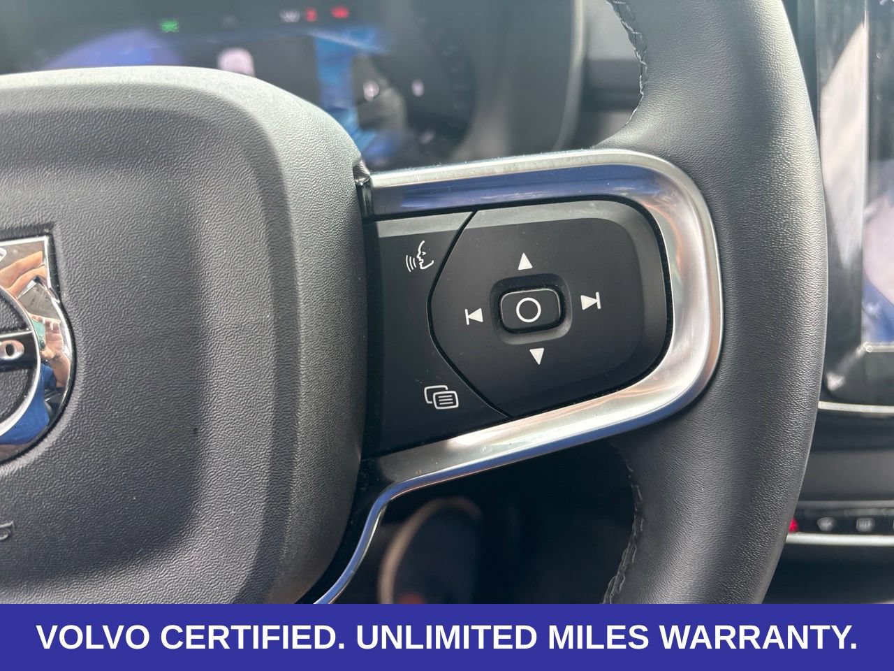 Certified 2025 Volvo XC40 B5 Plus AWD/4WD image 25