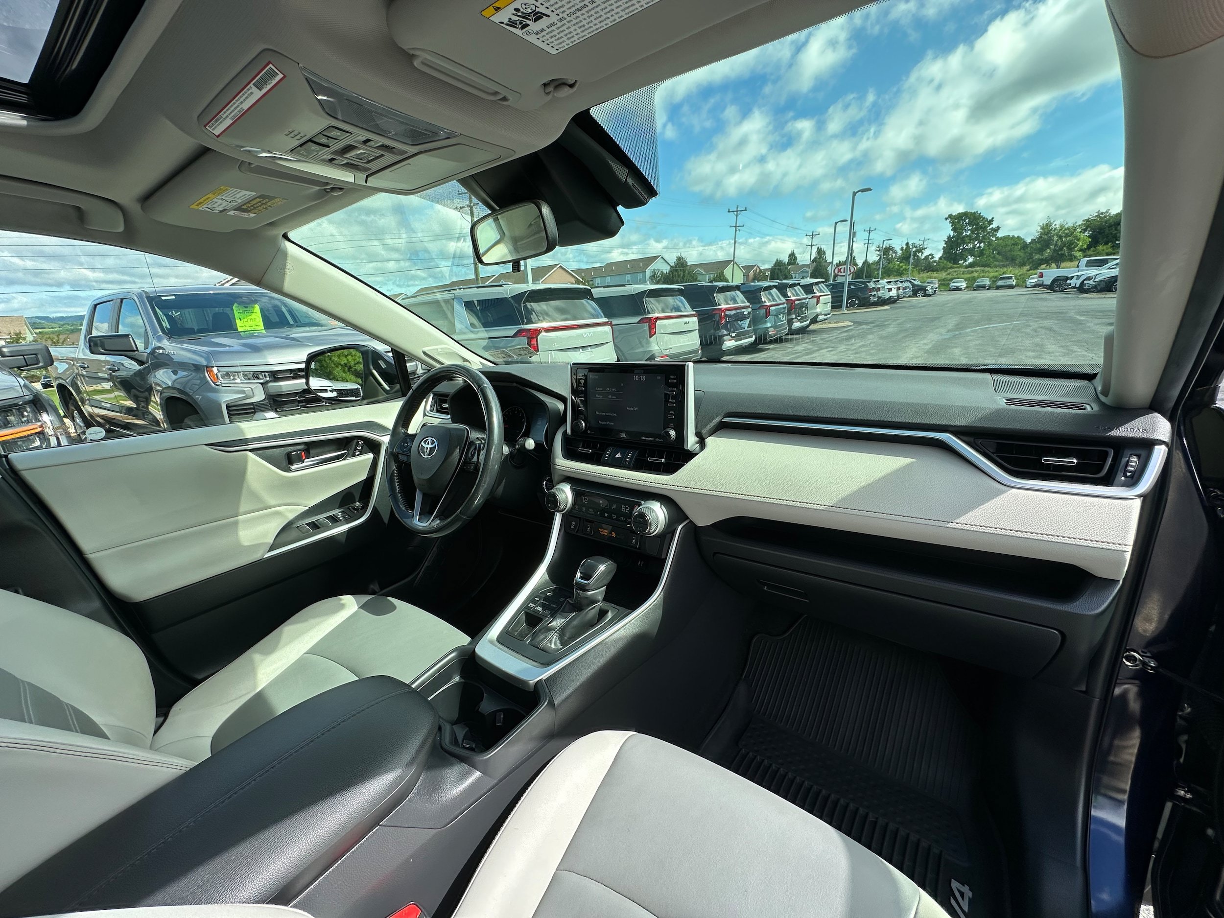 Used 2019 Toyota RAV4 XLE Premium w/ Cold Weather Package AWD/4WD image 18