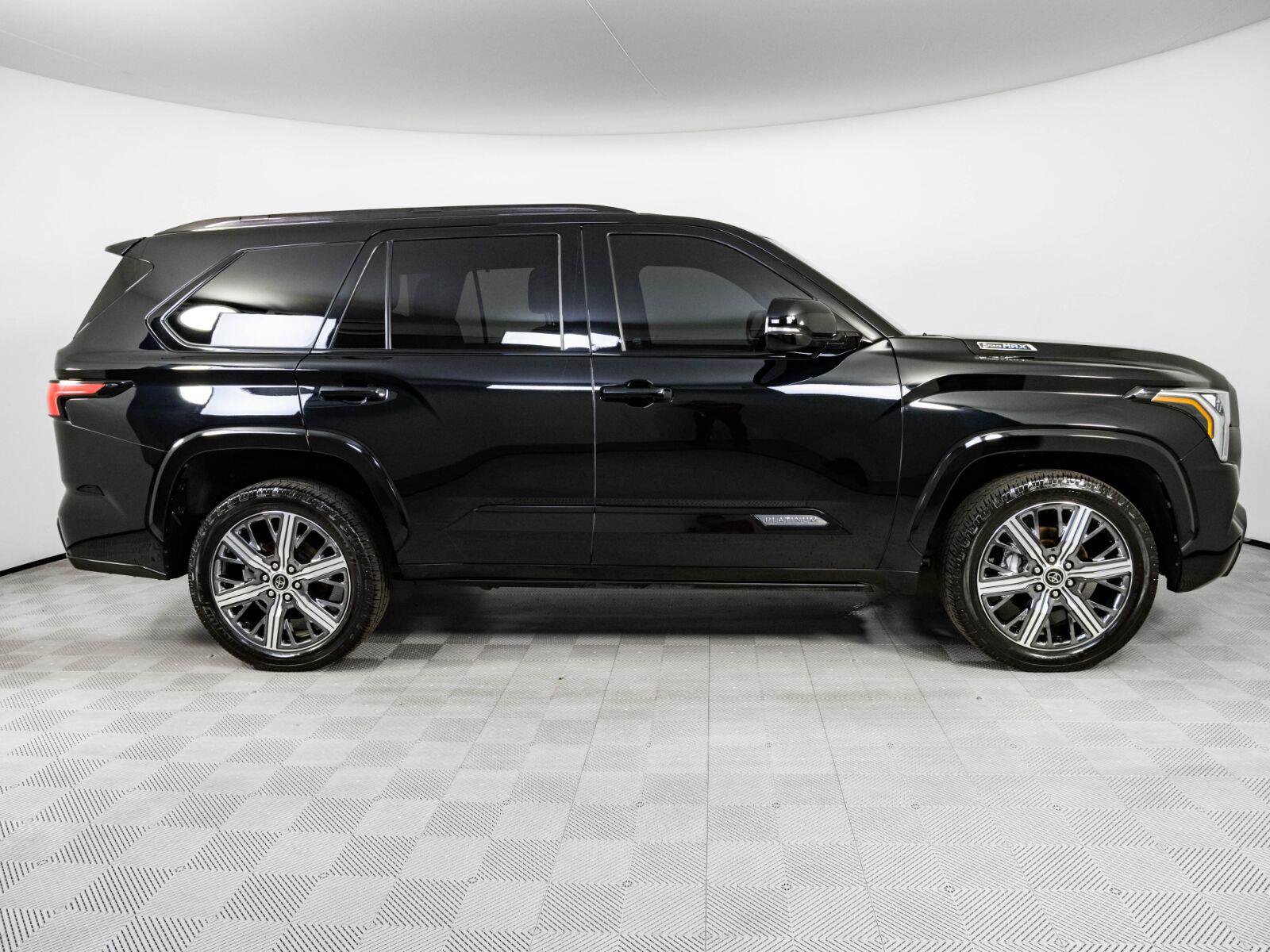 Used 2023 Toyota Sequoia Platinum AWD/4WD image 24