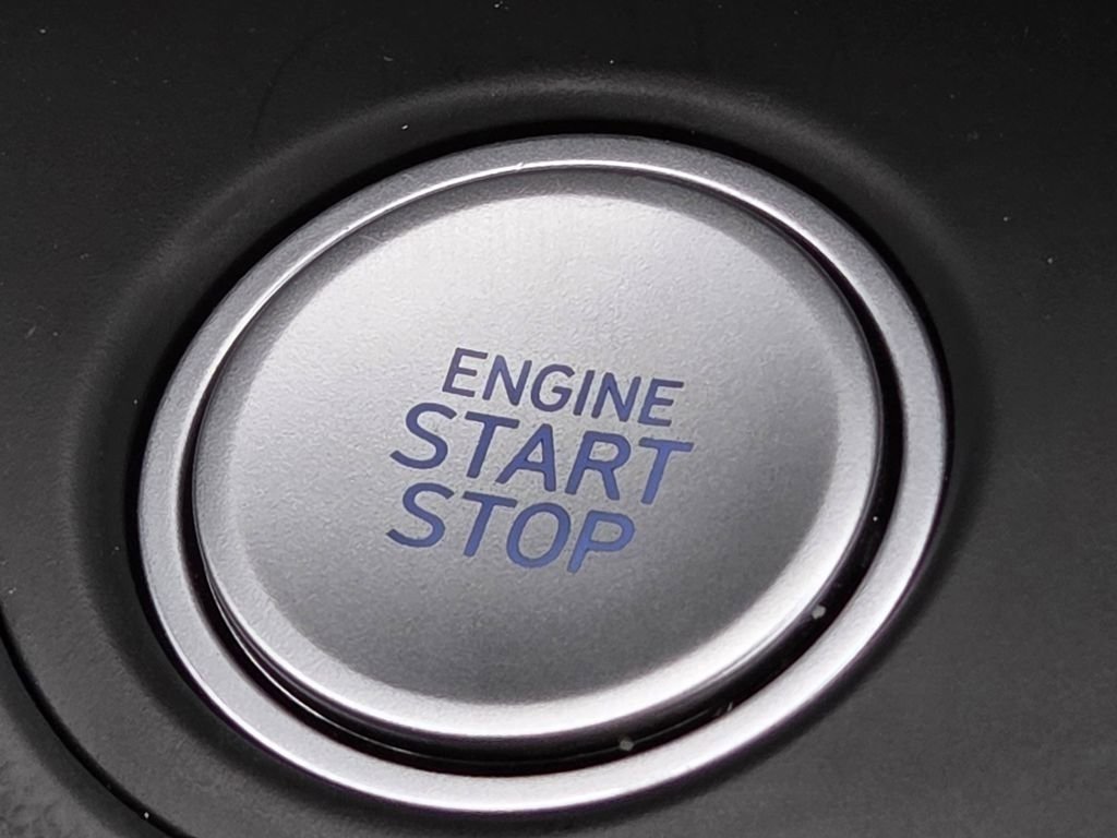 Used 2025 Hyundai Elantra SEL FWD image 35