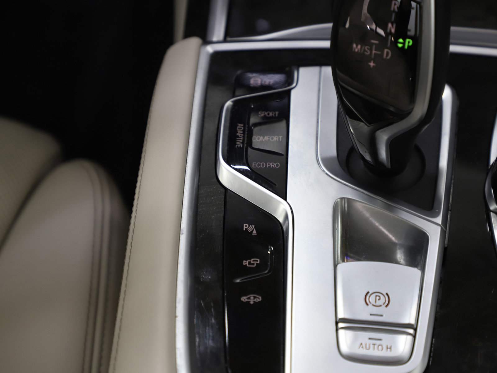 Used 2020 BMW 750i xDrive w/ Executive Package image 21