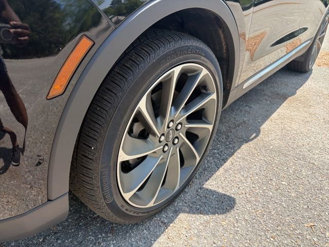 Used 2023 Lincoln Nautilus Reserve w/ Equipment Group 202A image 9