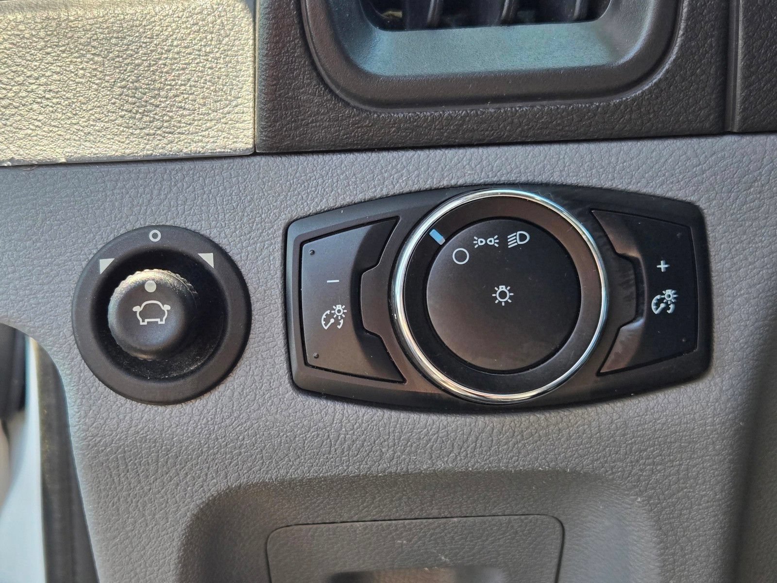 Used 2015 Ford Transit 350 XL RWD image 18