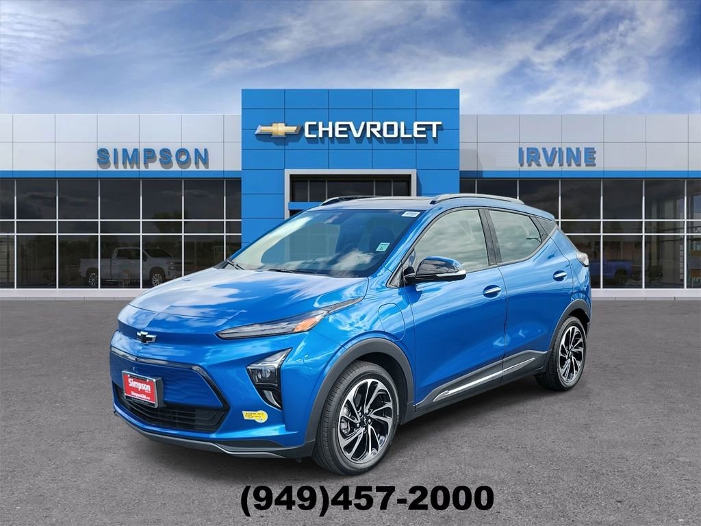 Used 2022 Chevrolet Bolt EUV Premier w/ Sun & Sound Package FWD image 4