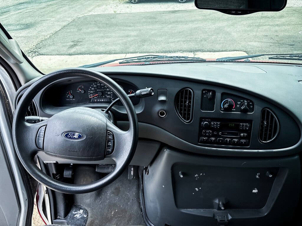 Used 2003 Ford E-450 and Econoline 450 RWD image 16