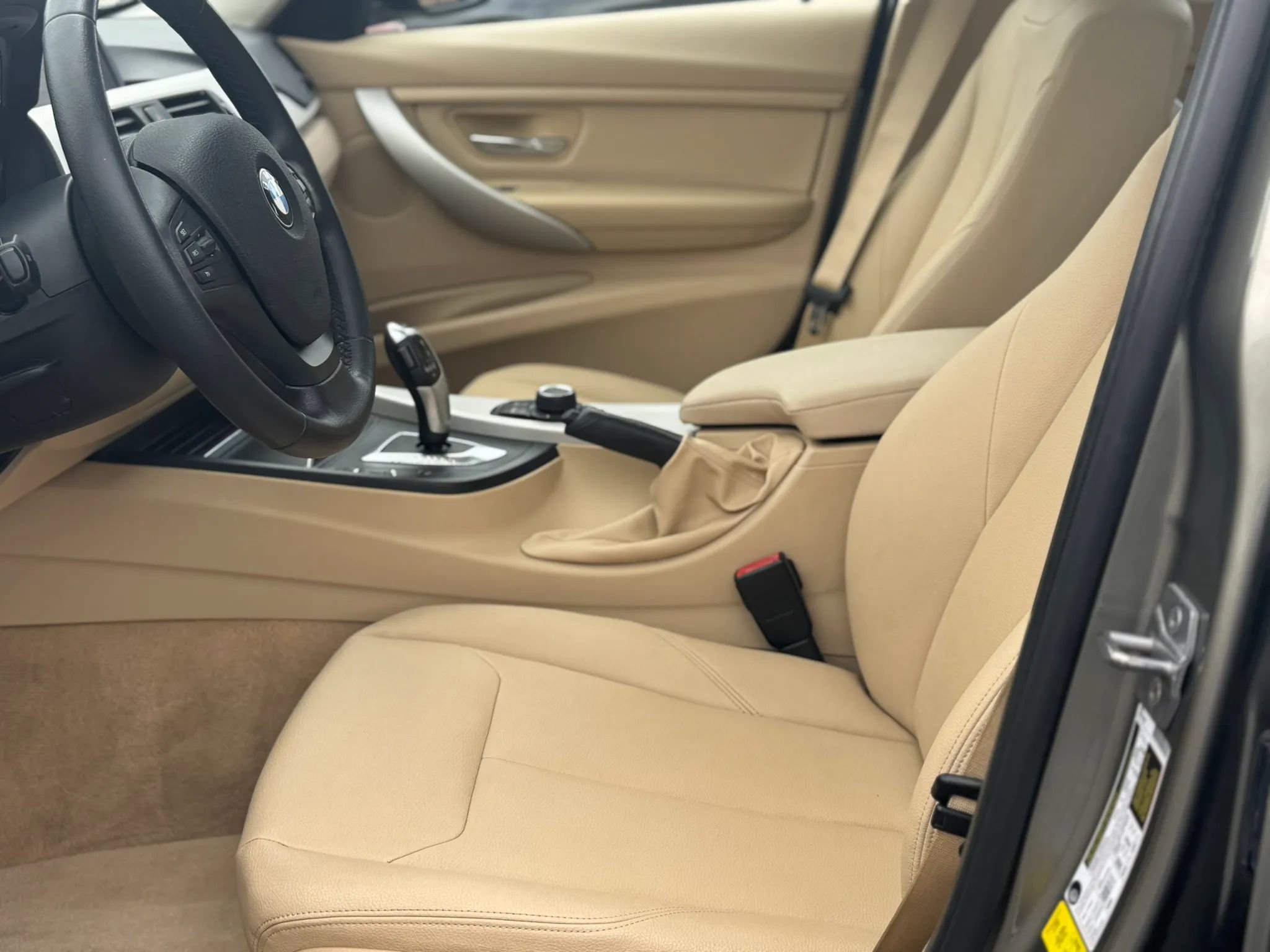 Used 2016 BMW 320i Sedan RWD image 11