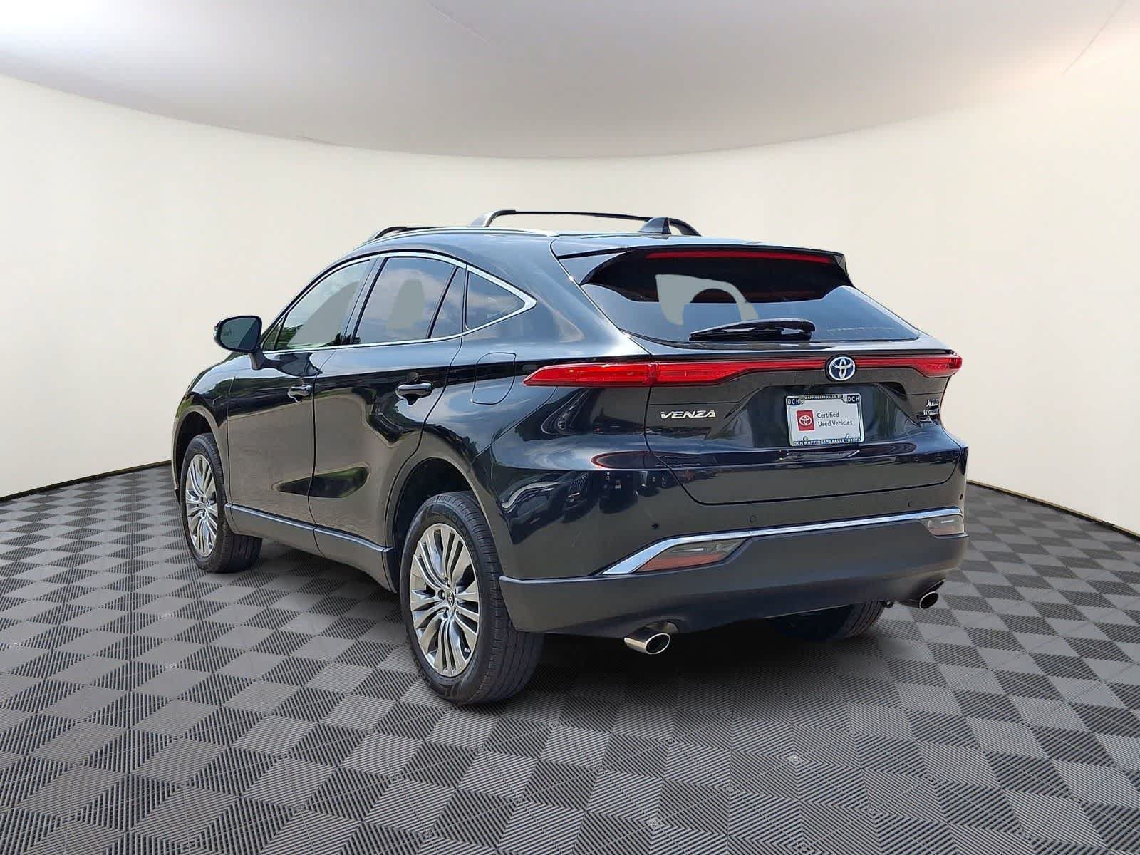 Certified 2022 Toyota Venza XLE AWD/4WD image 9