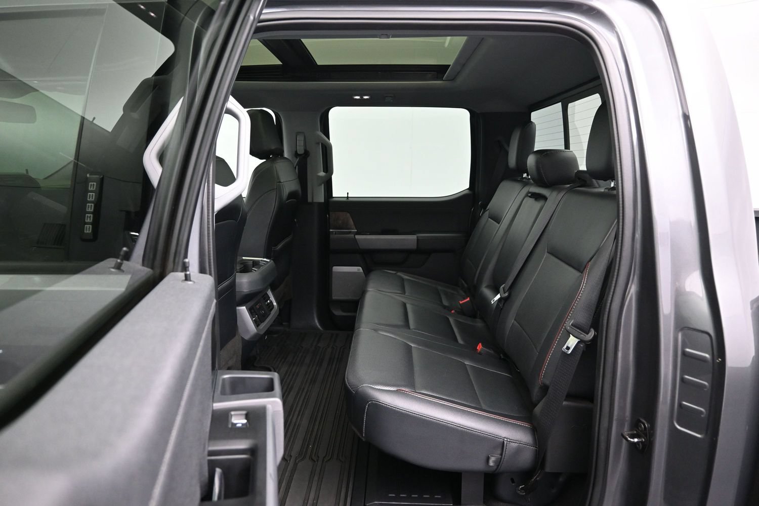 Used 2023 Ford F250 Lariat w/ Lariat Ultimate Package AWD/4WD image 11