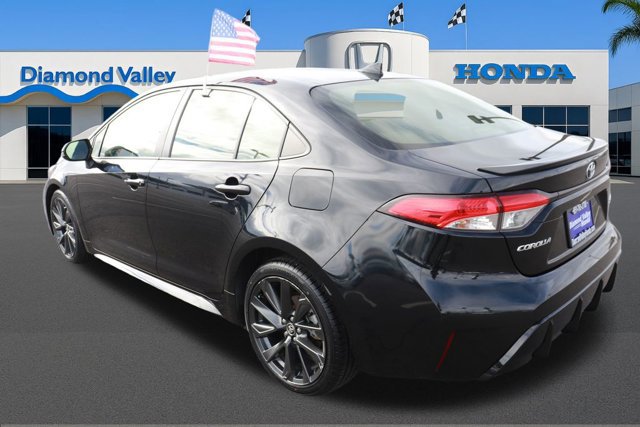 Used 2024 Toyota Corolla SE w/ SE Premium Package image 4