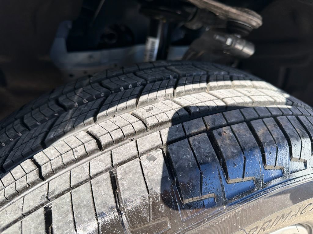 Used 2024 Jeep Grand Cherokee L Laredo w/ Trailer Tow Package image 32