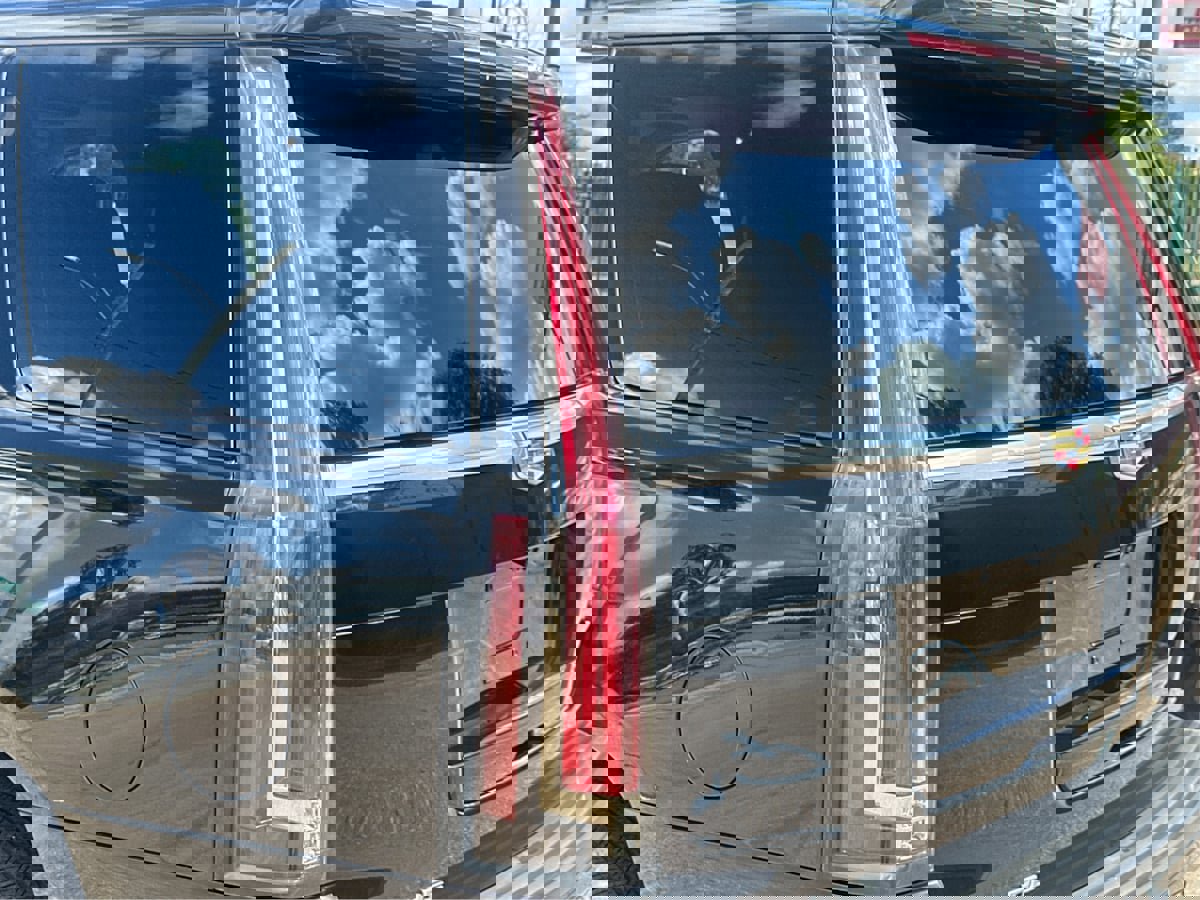 Used 2018 Cadillac Escalade Luxury image 32