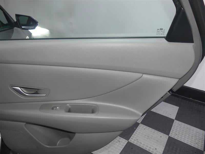 Used 2022 Hyundai Elantra SEL w/ Convenience + Premium Package FWD image 26