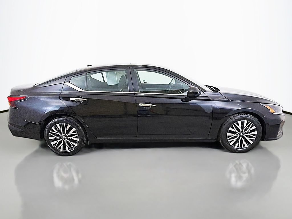 Used 2023 Nissan Altima 2.5 SV w/ SV Premium Package FWD image 17