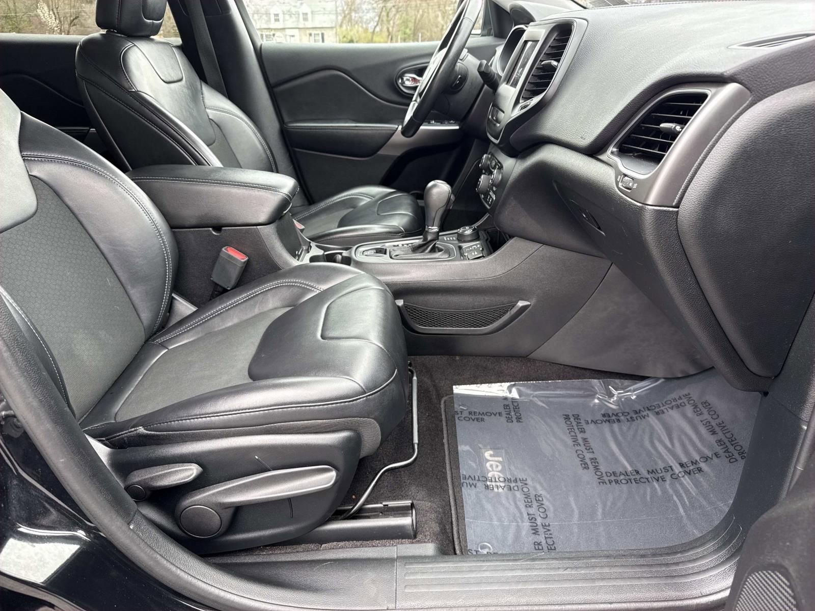 Used 2019 Jeep Cherokee Latitude Plus image 25