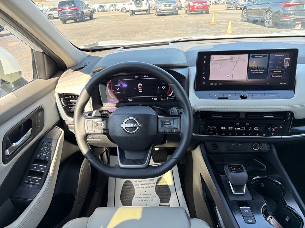 Used 2025 Nissan Rogue SL w/ SL Premium Package image 15