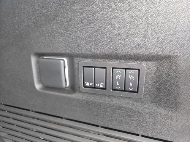 New 2025 GMC Yukon AT4 Ultimate w/ LPO, Floor Liner Package image 18