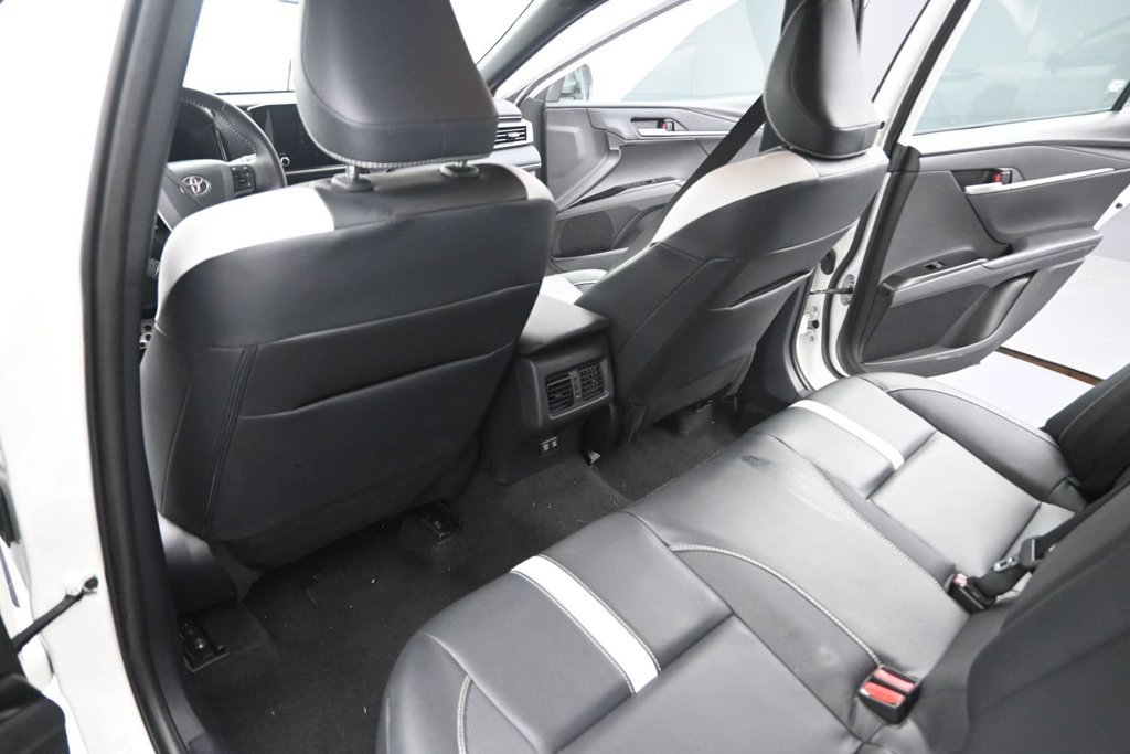 Used 2025 Toyota Camry SE FWD image 15