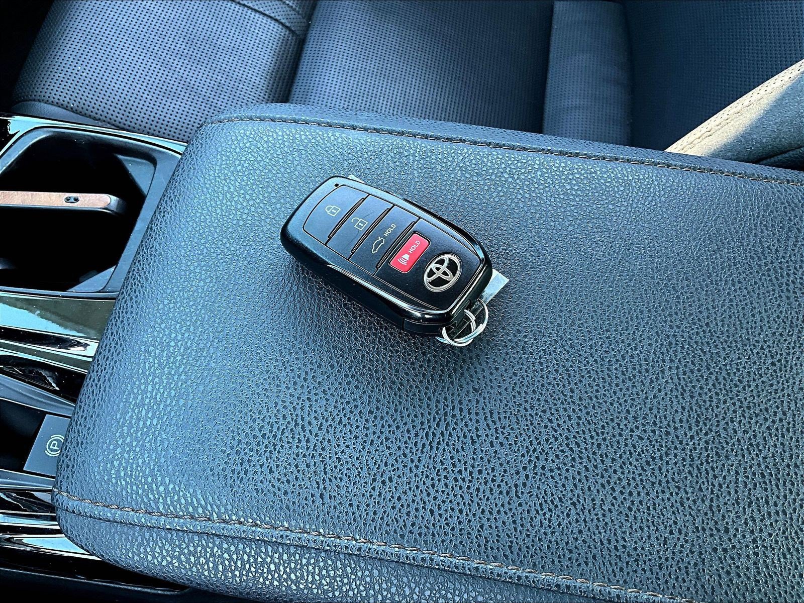 Used 2025 Toyota Camry XLE FWD image 33