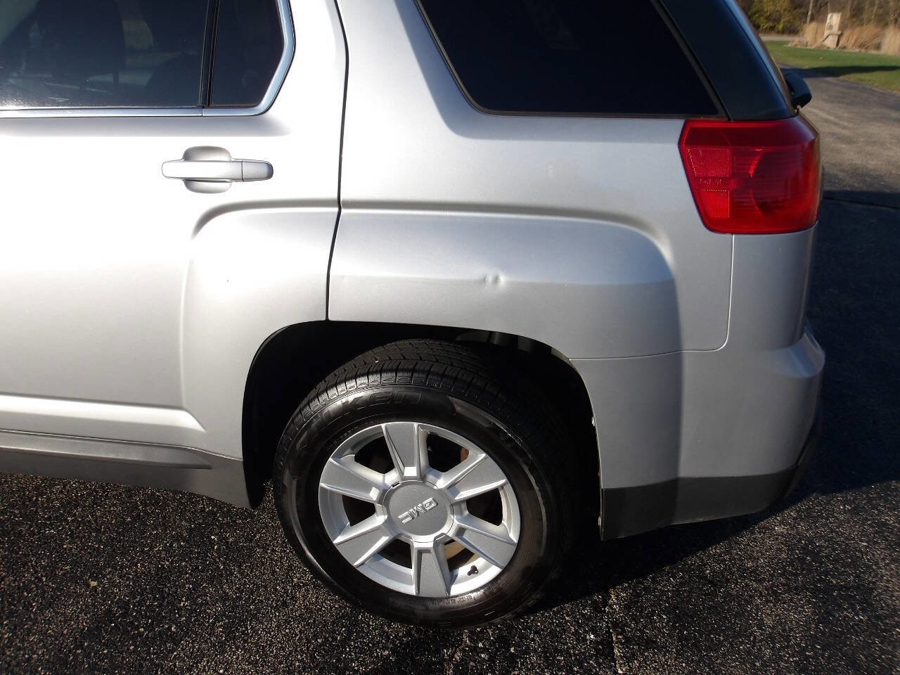 Used 2011 GMC Terrain SLE image 32