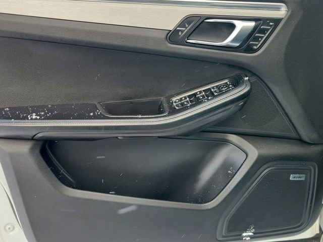 Used 2018 Porsche Macan Turbo AWD/4WD image 9