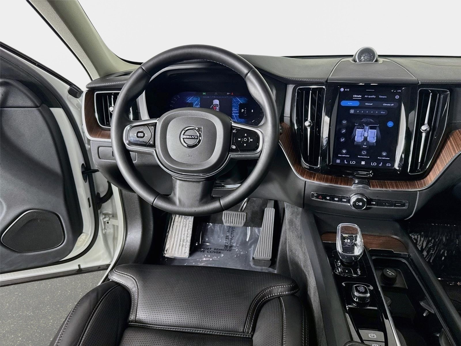 Used 2023 Volvo XC60 B6 Ultimate w/ Protection Package Premier AWD/4WD image 26