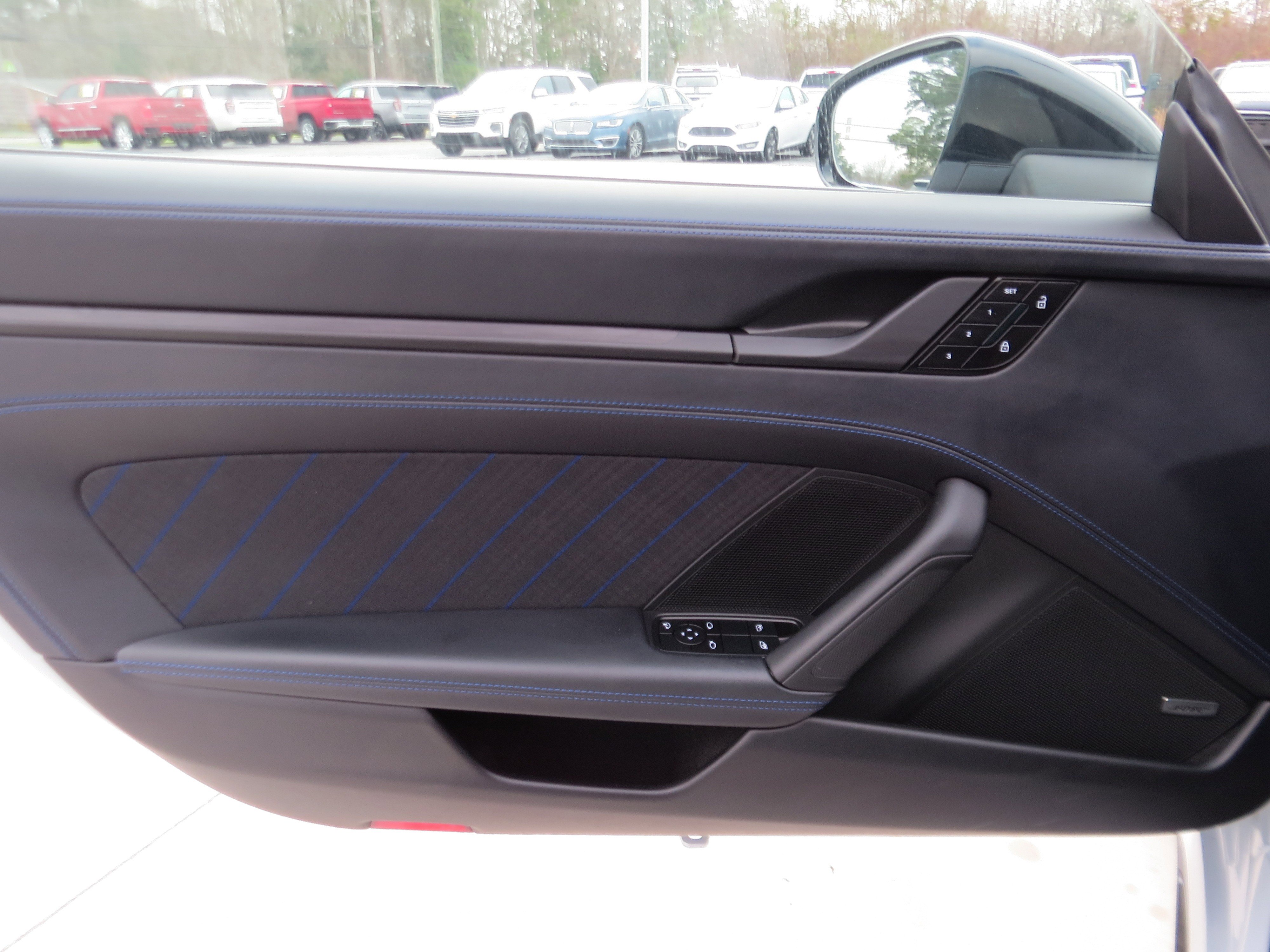 Used 2025 Porsche 911 Carrera T RWD image 19