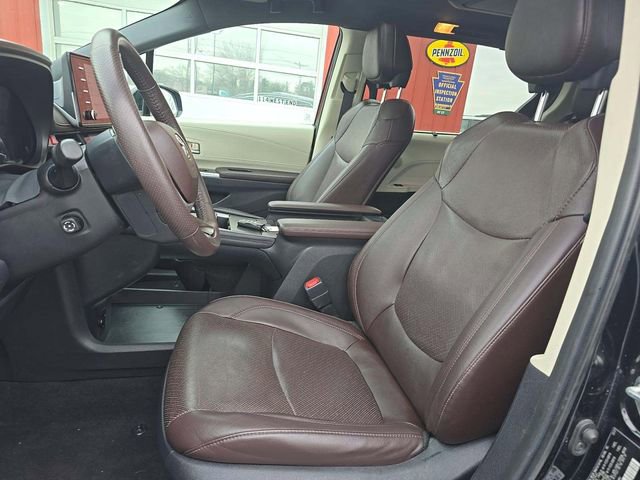 Used 2022 Toyota Sienna Platinum image 6
