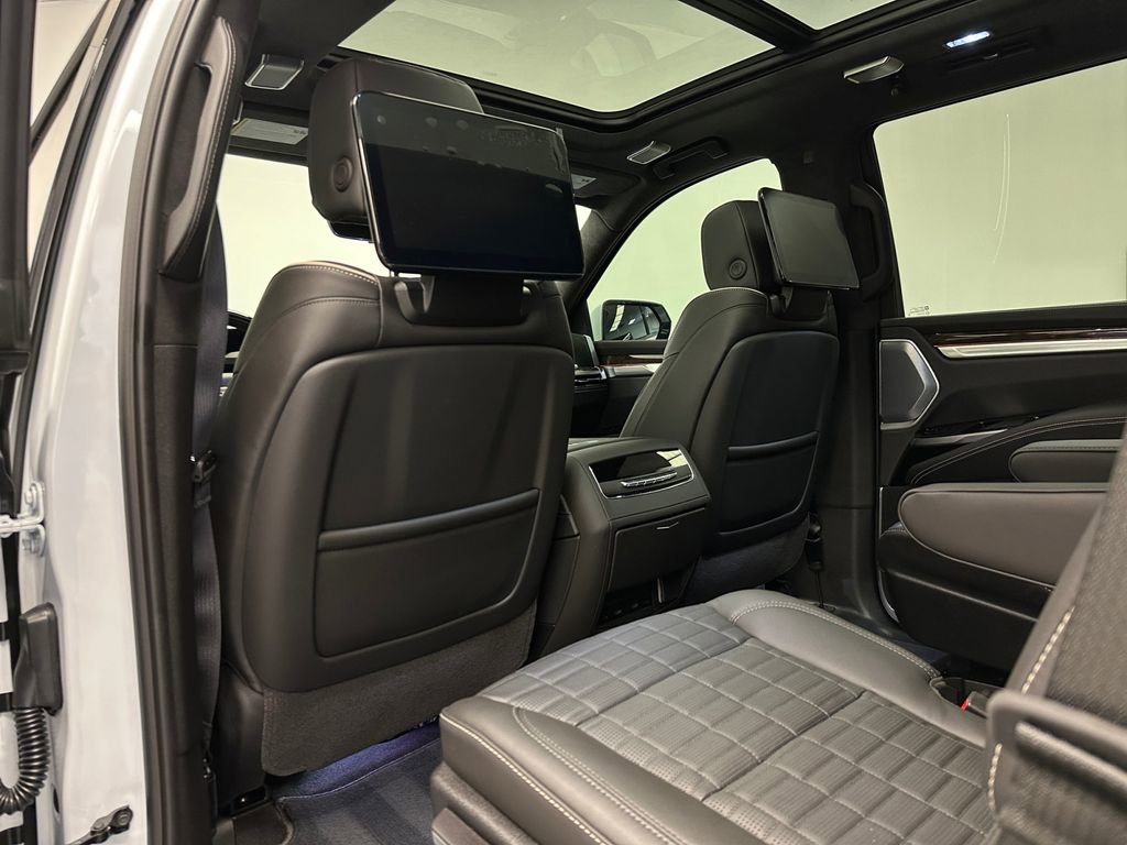 Used 2026 Cadillac Escalade Platinum Sport w/ LPO, ONYX Package AWD/4WD image 17
