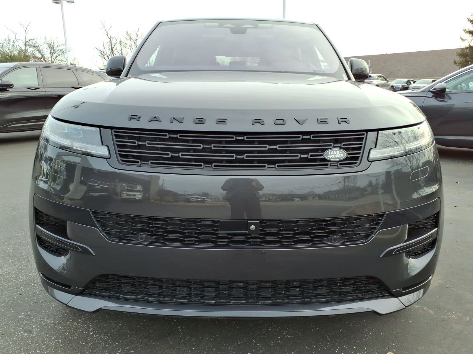 Used 2023 Land Rover Range Rover Sport SE Dynamic AWD/4WD image 2
