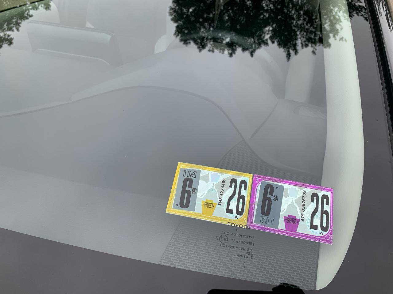 Used 2025 Toyota Corolla LE w/ LE Premium Package FWD image 8