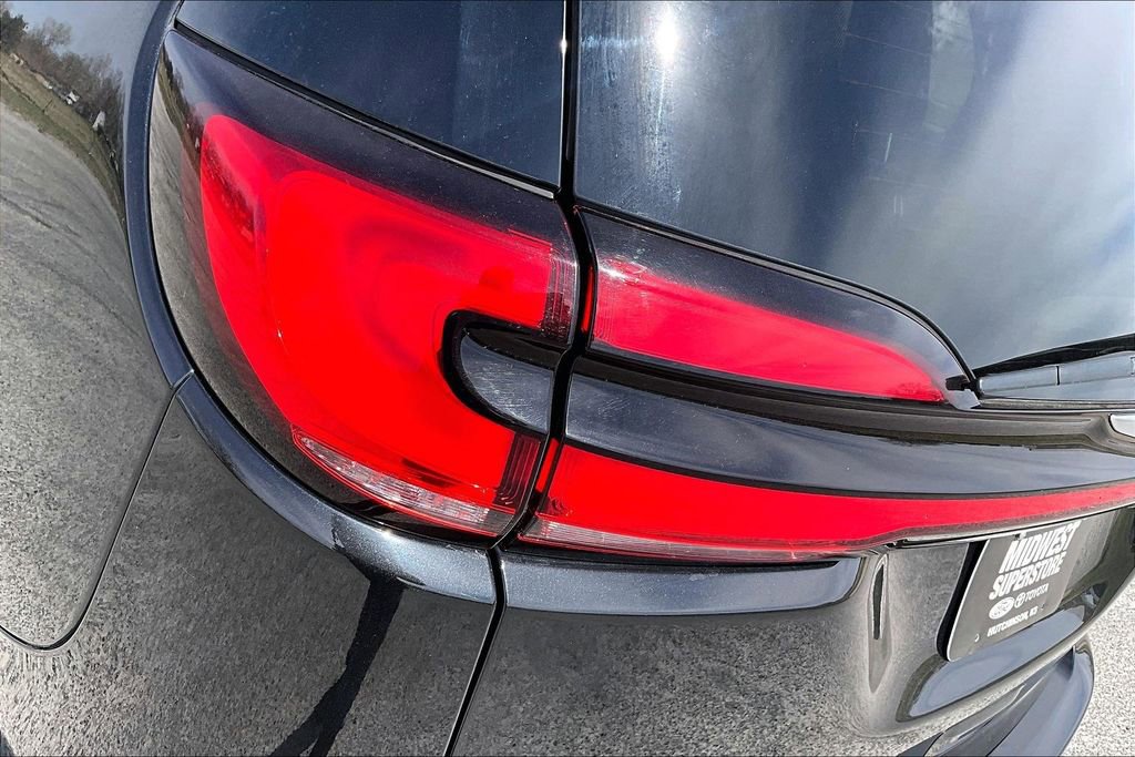 Used 2023 Chrysler Pacifica Touring-L image 28