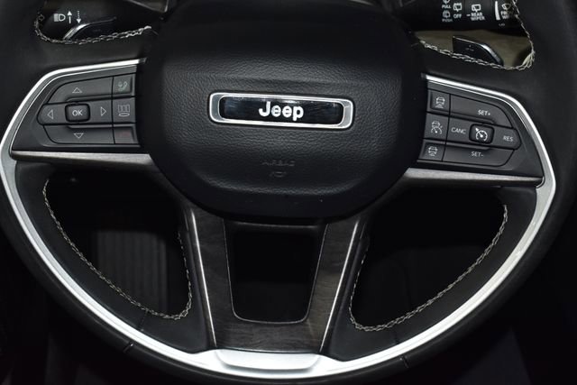 Used 2023 Jeep Grand Cherokee Limited image 25