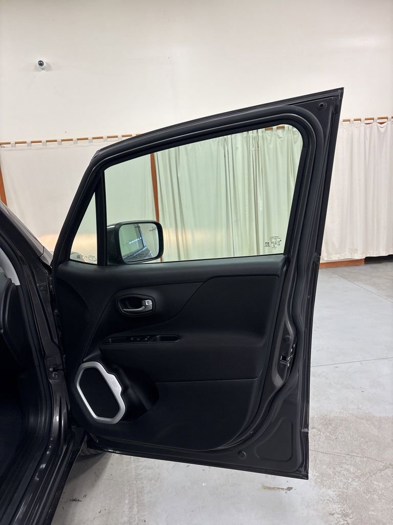 Used 2021 Jeep Renegade Latitude AWD/4WD image 28