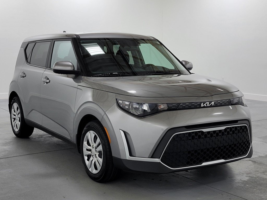 Used 2023 Kia Soul LX FWD image 2